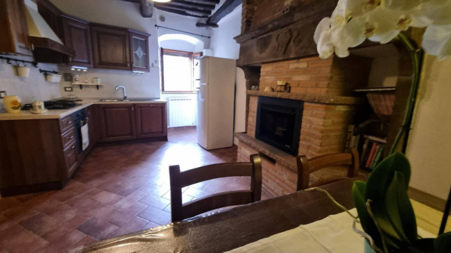 Terratetto indipendente nel centro del paese in vendita a Montecatini Val di Cecina