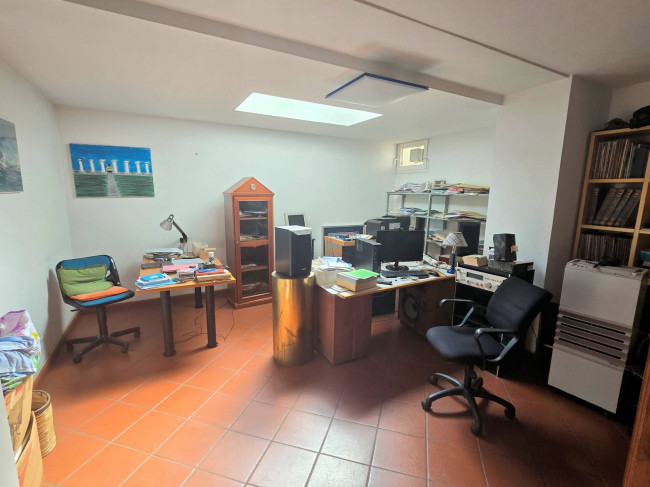 Villa di dimensioni molto importanti con ampio parco in ottima location in vendita a Montemurlo