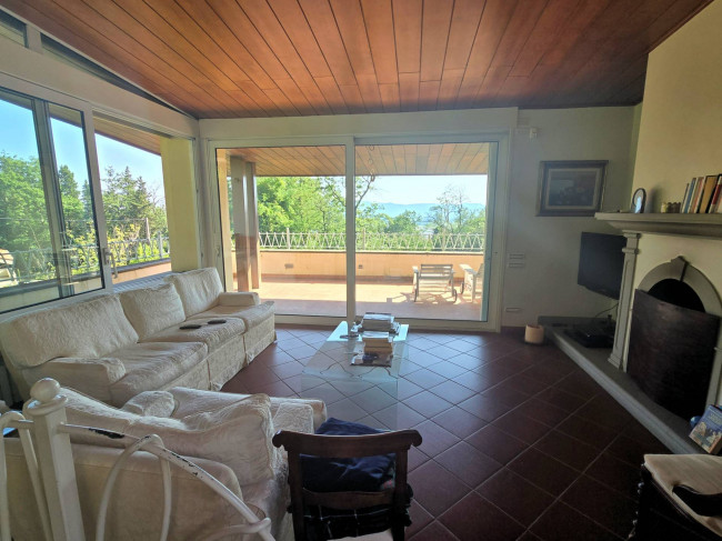 Villa di dimensioni molto importanti con ampio parco in ottima location in vendita a Montemurlo