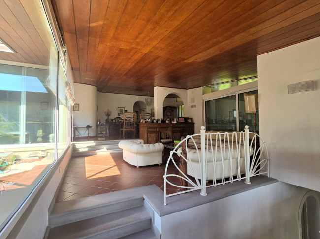 Villa di dimensioni molto importanti con ampio parco in ottima location in vendita a Montemurlo