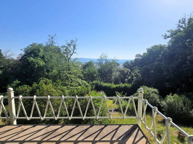 Villa di dimensioni molto importanti con ampio parco in ottima location in vendita a Montemurlo