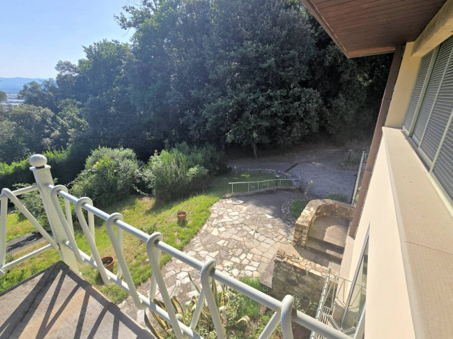Villa di dimensioni molto importanti con ampio parco in ottima location in vendita a Montemurlo