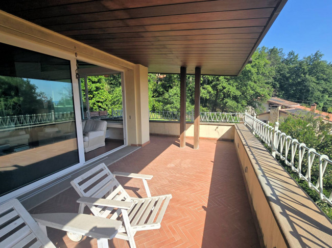 Villa di dimensioni molto importanti con ampio parco in ottima location in vendita a Montemurlo