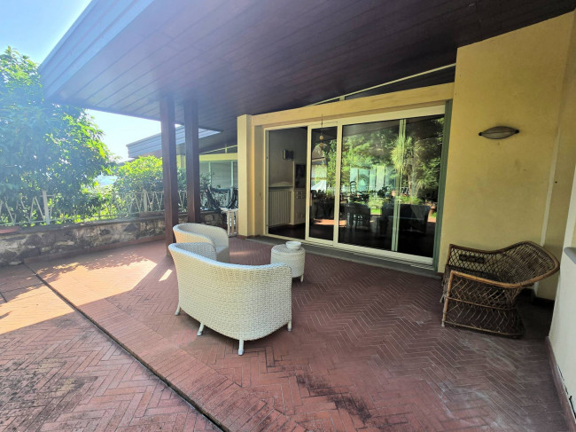 Villa di dimensioni molto importanti con ampio parco in ottima location in vendita a Montemurlo