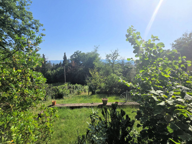 Villa di dimensioni molto importanti con ampio parco in ottima location in vendita a Montemurlo