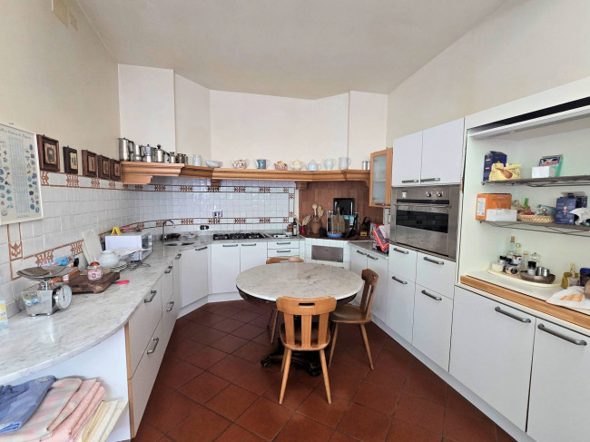 Villa di dimensioni molto importanti con ampio parco in ottima location in vendita a Montemurlo
