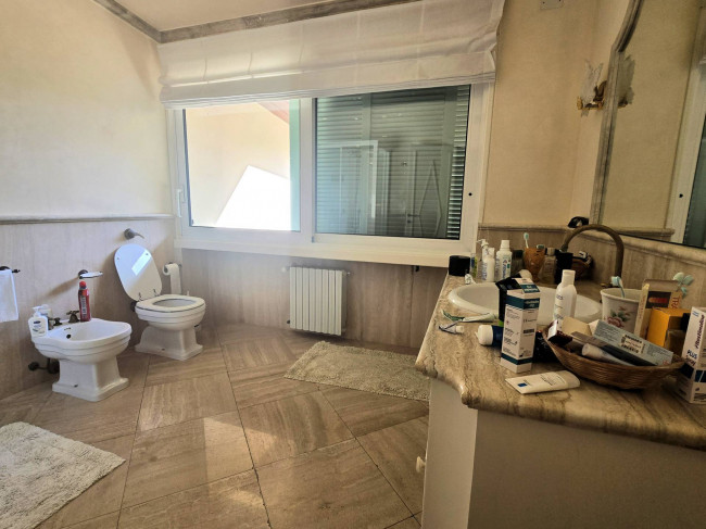 Villa di dimensioni molto importanti con ampio parco in ottima location in vendita a Montemurlo