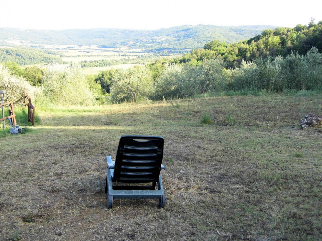 Casa colonica di ampia superficie in posizione panoramica in vendita a Castelnuovo di Val di Cecina