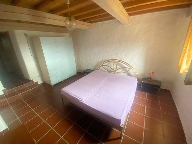 Casa colonica di ampia superficie in posizione panoramica in vendita a Castelnuovo di Val di Cecina