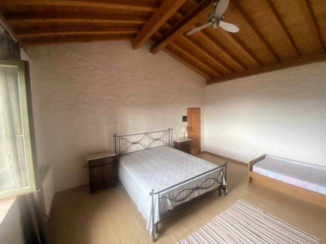 Casa colonica di ampia superficie in posizione panoramica in vendita a Castelnuovo di Val di Cecina