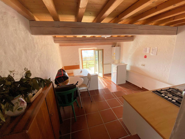 Casa colonica di ampia superficie in posizione panoramica in vendita a Castelnuovo di Val di Cecina
