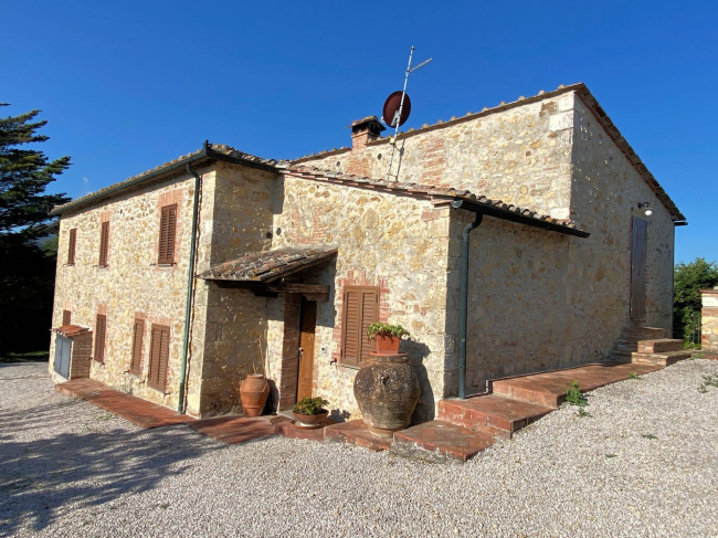 Porzione terratetto di villa bifamiliare in stile rustico Toscano in vendita a Castelnuovo di Val di Cecina