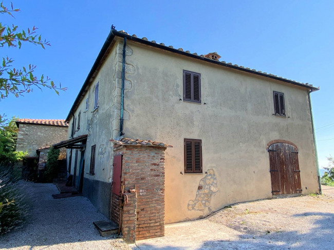 Porzione terratetto di villa bifamiliare in stile rustico Toscano in vendita a Castelnuovo di Val di Cecina