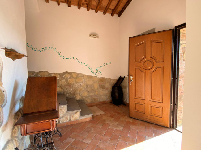 Porzione terratetto di villa bifamiliare in stile rustico Toscano in vendita a Castelnuovo di Val di Cecina