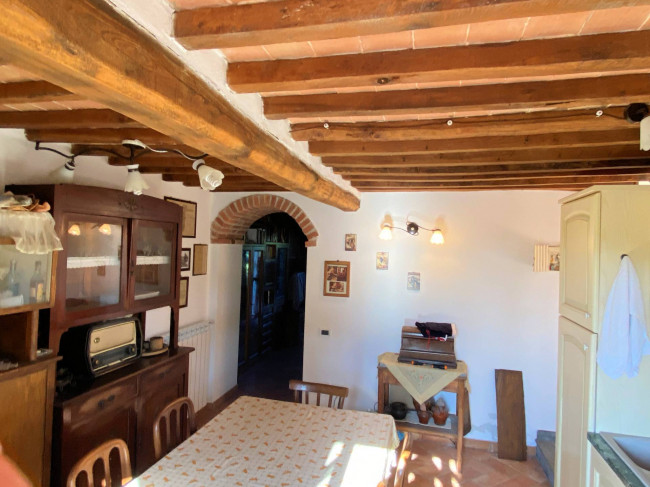 Porzione terratetto di villa bifamiliare in stile rustico Toscano in vendita a Castelnuovo di Val di Cecina