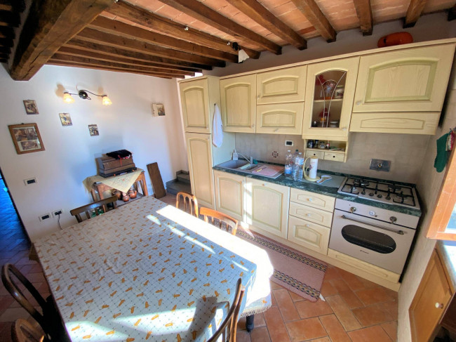 Porzione terratetto di villa bifamiliare in stile rustico Toscano in vendita a Castelnuovo di Val di Cecina