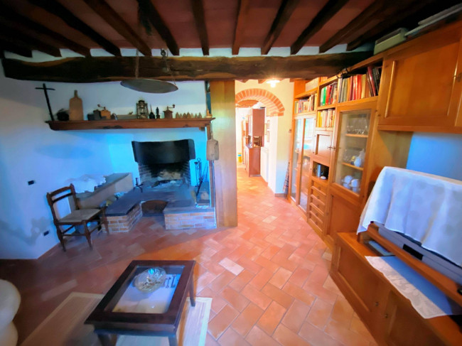 Porzione terratetto di villa bifamiliare in stile rustico Toscano in vendita a Castelnuovo di Val di Cecina