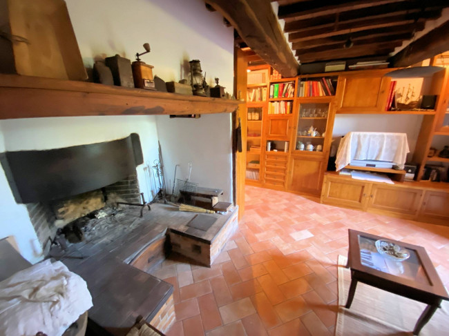 Porzione terratetto di villa bifamiliare in stile rustico Toscano in vendita a Castelnuovo di Val di Cecina
