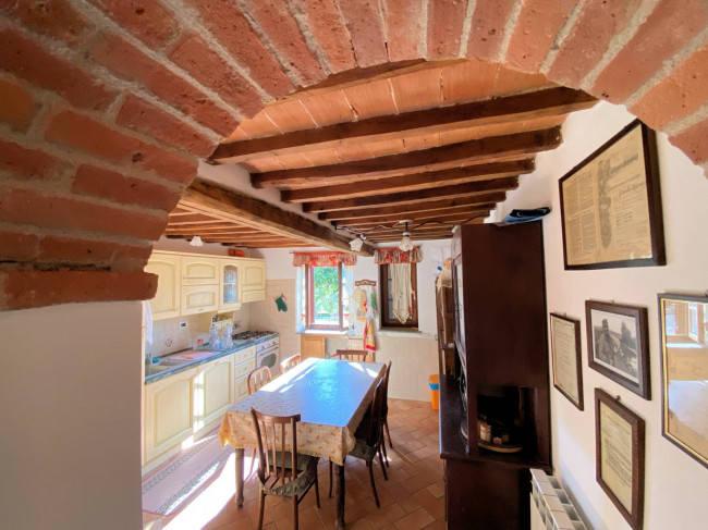 Porzione terratetto di villa bifamiliare in stile rustico Toscano in vendita a Castelnuovo di Val di Cecina
