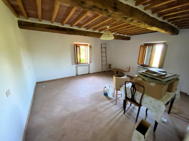 Porzione terratetto di villa bifamiliare in stile rustico Toscano in vendita a Castelnuovo di Val di Cecina