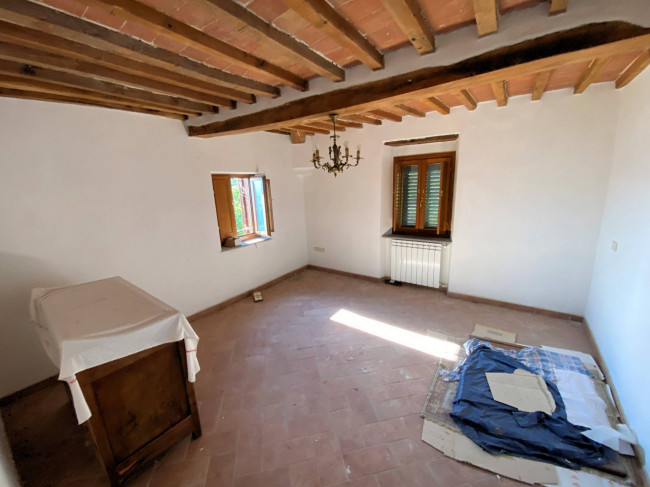 Porzione terratetto di villa bifamiliare in stile rustico Toscano in vendita a Castelnuovo di Val di Cecina