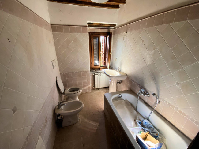 Porzione terratetto di villa bifamiliare in stile rustico Toscano in vendita a Castelnuovo di Val di Cecina