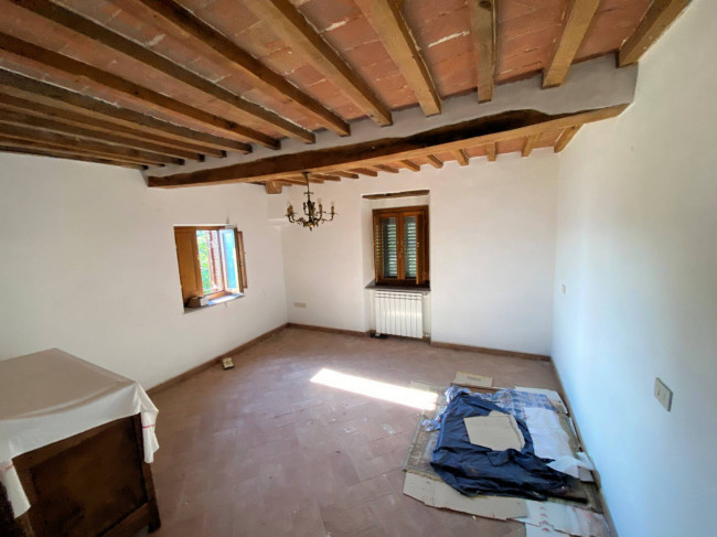 Porzione terratetto di villa bifamiliare in stile rustico Toscano in vendita a Castelnuovo di Val di Cecina