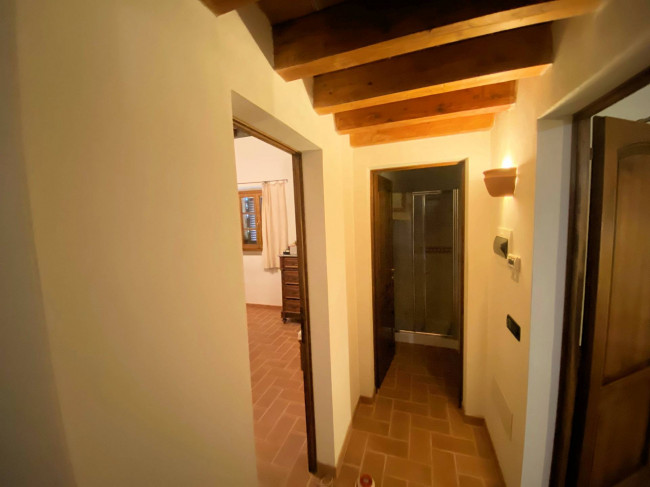 Porzione terratetto di villa bifamiliare in stile rustico Toscano in vendita a Castelnuovo di Val di Cecina