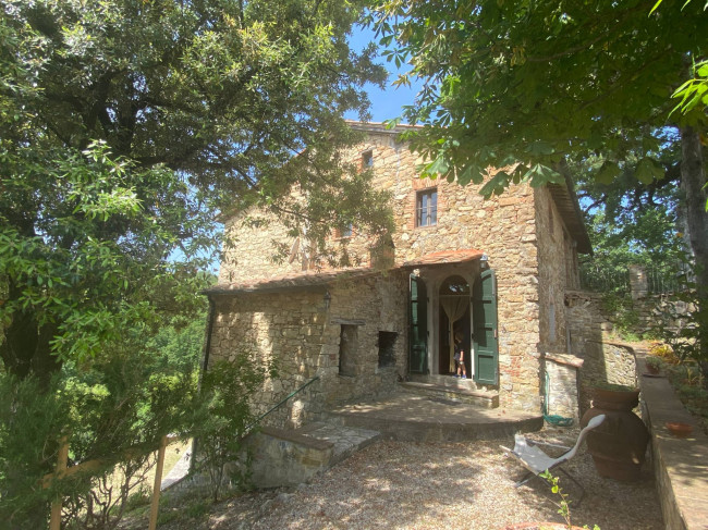 Porzione di casale in stile rustico Toscano ristrutturato  con terreno in ottima posizione in vendita a Castelnuovo di Val di Cecina