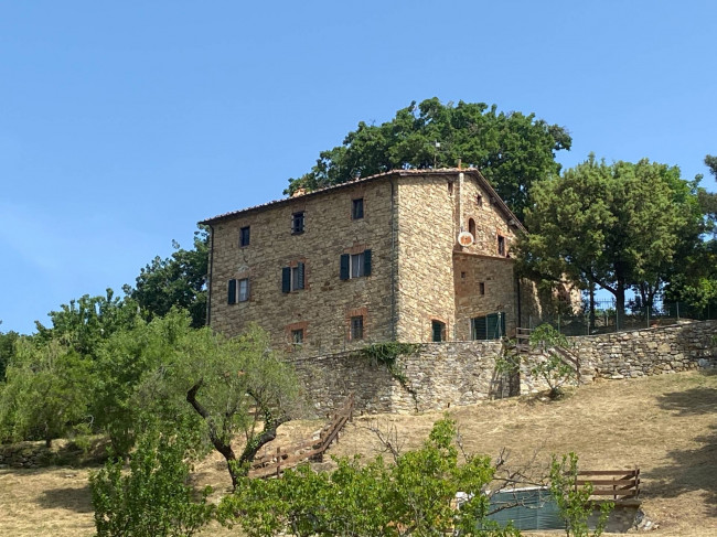 Porzione di casale in stile rustico Toscano ristrutturato  con terreno in ottima posizione in vendita a Castelnuovo di Val di Cecina