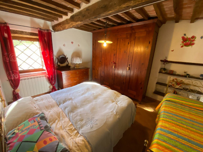Porzione di casale in stile rustico Toscano ristrutturato  con terreno in ottima posizione in vendita a Castelnuovo di Val di Cecina