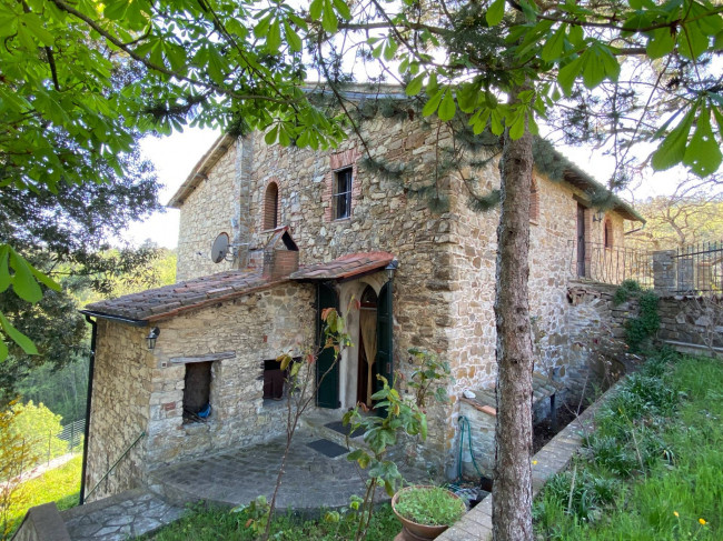 Porzione di casale in stile rustico Toscano ristrutturato  con terreno in ottima posizione in vendita a Castelnuovo di Val di Cecina