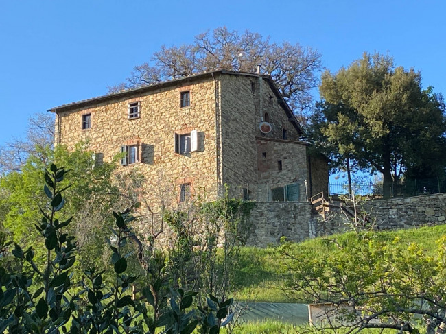 Porzione di casale in stile rustico Toscano ristrutturato  con terreno in ottima posizione in vendita a Castelnuovo di Val di Cecina