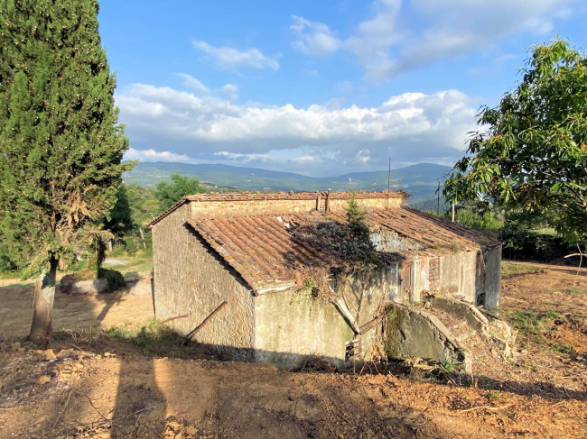 Colonica in pietra da ristrutturare con vista panoramica mozzafiato in vendita a Monteverdi Marittimo