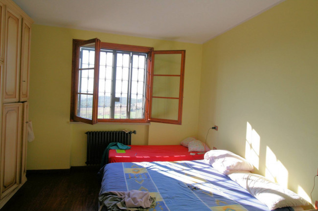 Casale libero su quattro lati con terreno e vista panoramica fino al mare in vendita a Magliano in Toscana
