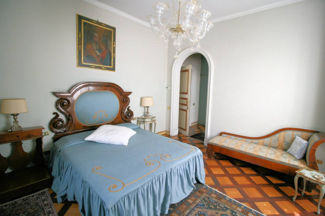Complesso immobiliare di ampia superficie con parco in vendita a Bagni di Lucca