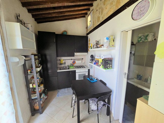Antico fienile completamente ristrutturato con giardino e annessi  posto in un piccolo borgo in vendita a Colle di Val d'Elsa