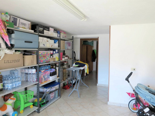 Appartamento in villetta singola al piano primo con giardino garage e taverna al piano terra in vendita a Roccastrada