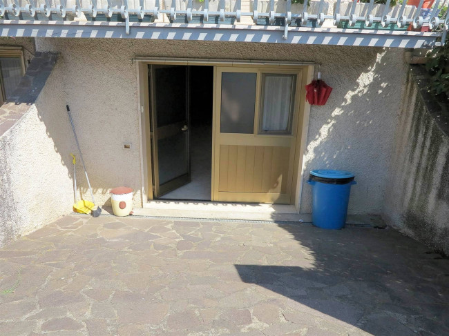 Appartamento in villetta singola al piano primo con giardino garage e taverna al piano terra in vendita a Roccastrada