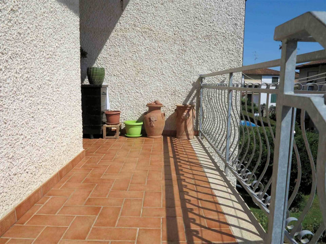 Appartamento in villetta singola al piano primo con giardino garage e taverna al piano terra in vendita a Roccastrada
