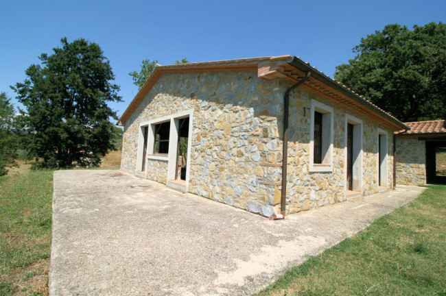 Azienda vitivinicola con produzione di vini di alta qualita' in posizione collinare con vista panoramica in vendita a Scansano