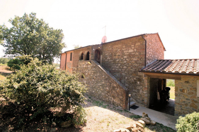 Azienda vitivinicola con produzione di vini di alta qualita' in posizione collinare con vista panoramica in vendita a Scansano