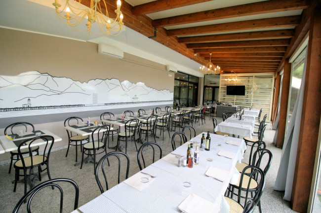 Si vende l'attivita' di ristorante/pizzeria/bar con piccola attivita' di affittacamere in vendita a Massa