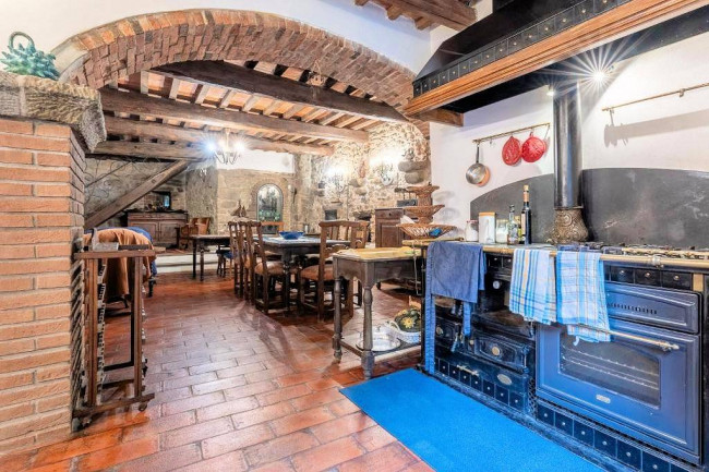 Rustico in stile Toscano con giardino e piscina in vendita a Buggiano