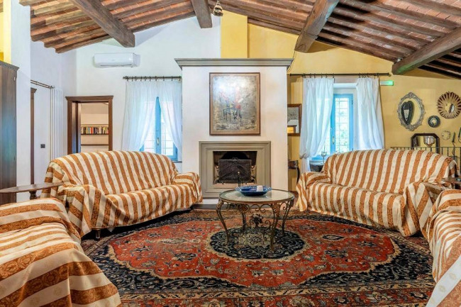 Rustico in stile Toscano con giardino e piscina in vendita a Buggiano