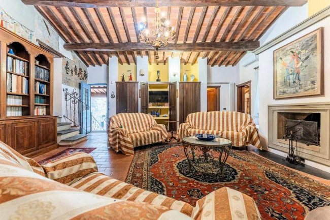 Rustico in stile Toscano con giardino e piscina in vendita a Buggiano