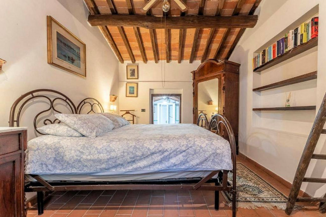 Rustico in stile Toscano con giardino e piscina in vendita a Buggiano