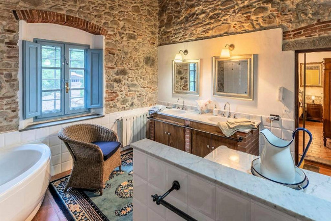 Rustico in stile Toscano con giardino e piscina in vendita a Buggiano