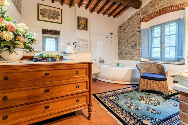 Rustico in stile Toscano con giardino e piscina in vendita a Buggiano