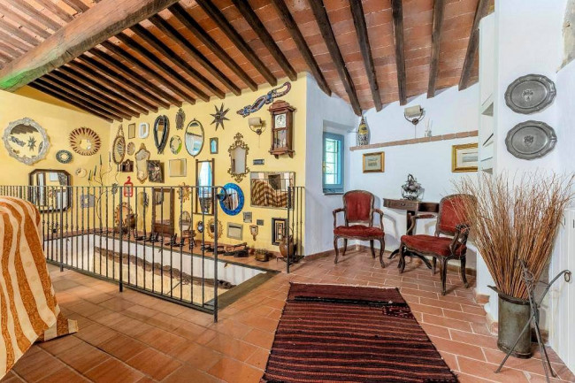 Rustico in stile Toscano con giardino e piscina in vendita a Buggiano